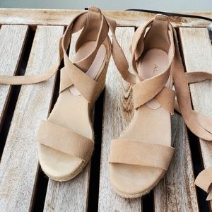 Aldo Laretta Wedge Sandal (size 5, beige)